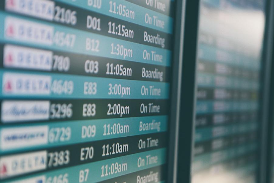 ¿Con cuánto dinero en efectivo se puede viajar?